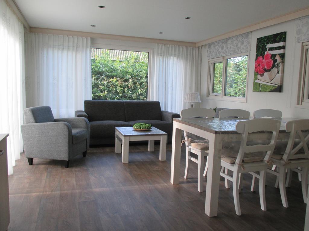 Klein Zeeduin Appartement Vrouwenpolder Buitenkant foto